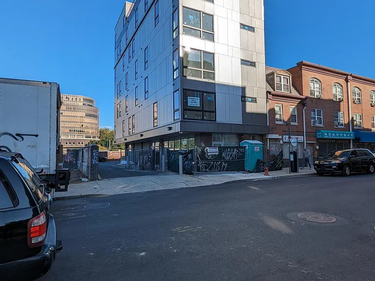 215 N 9th St #3F — Photo 11