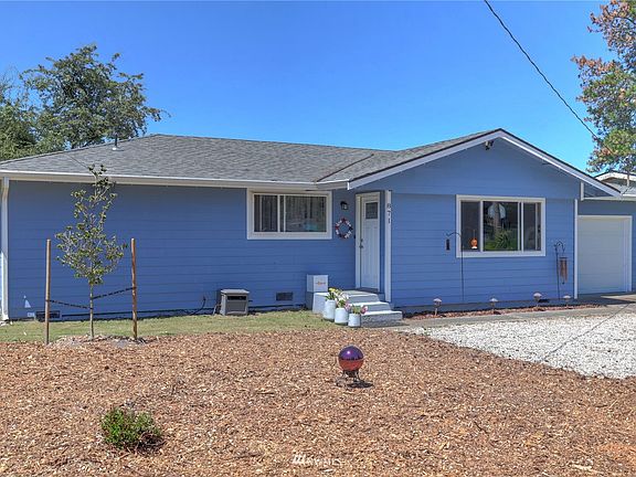 So many landscaping possibilities!>