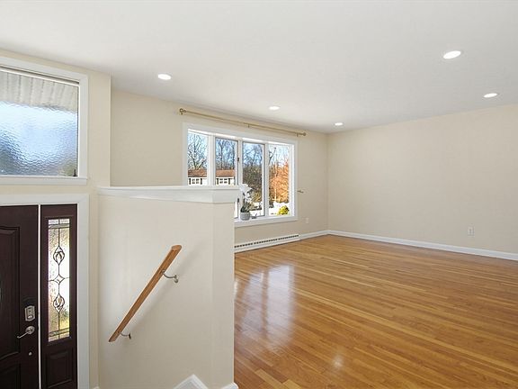 5th image of 31 Spring Ln