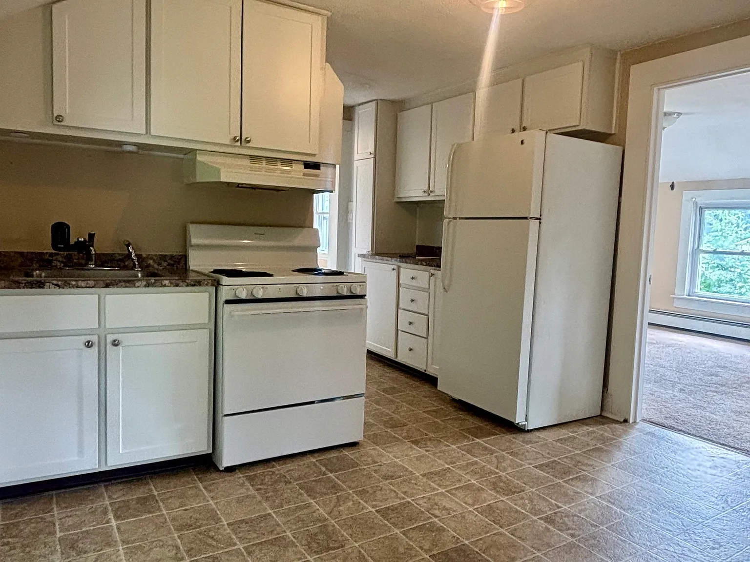 2 bed, 1.0 bath, 828 sqft, $1,550 — Photo 2
