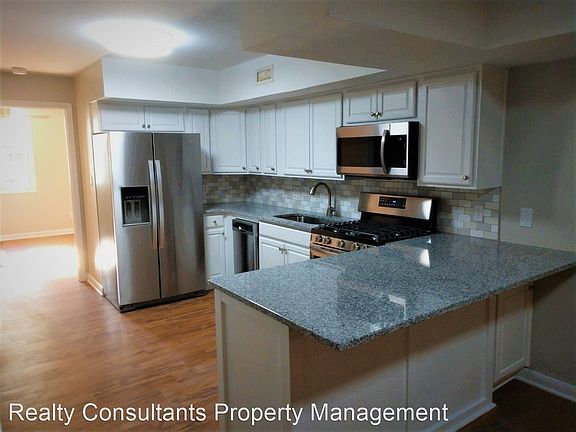 3rd image of 604 E Iredell Ave APT 4