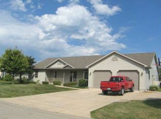 504 Lakeview Dr, Sherman, IL 62684