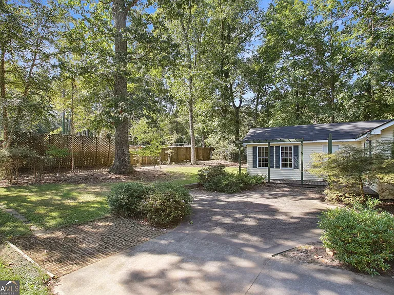 102 Hickory Dr — Photo 23