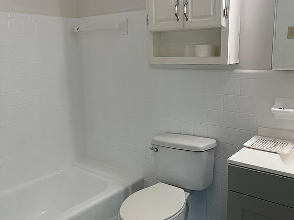 5th image of 2442 Evergreen Ave