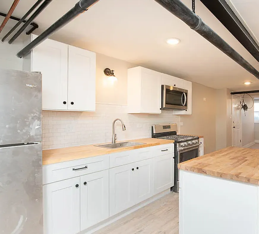2 bed, 900 sqft, $1,875 — Photo 1