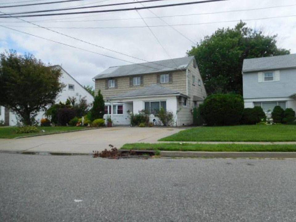 2nd image of 621 S Bayview Ave