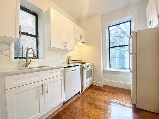 Rented by Dwell Residential Inc | media 18