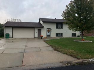 524 E 16th Ave, Mitchell, SD 57301