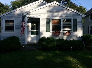 290 Chesterfield Dr, Rochester, NY 14612