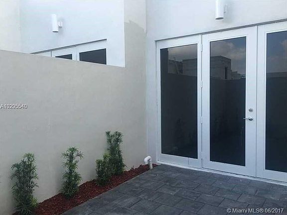 3rd image of 10419 NW 64th Ter