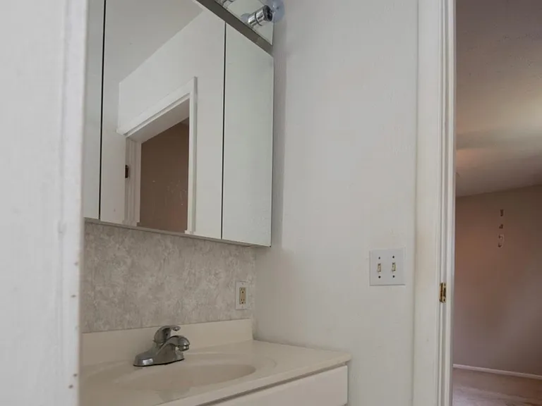 611 Brynhaven Dr — Photo 21