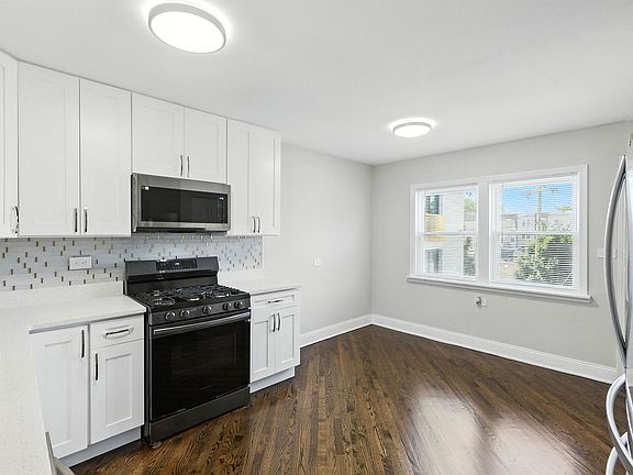 4th image of 3451 W Montrose Ave Unit 3E