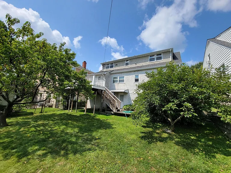115 Rockwell St #1 — Photo 14