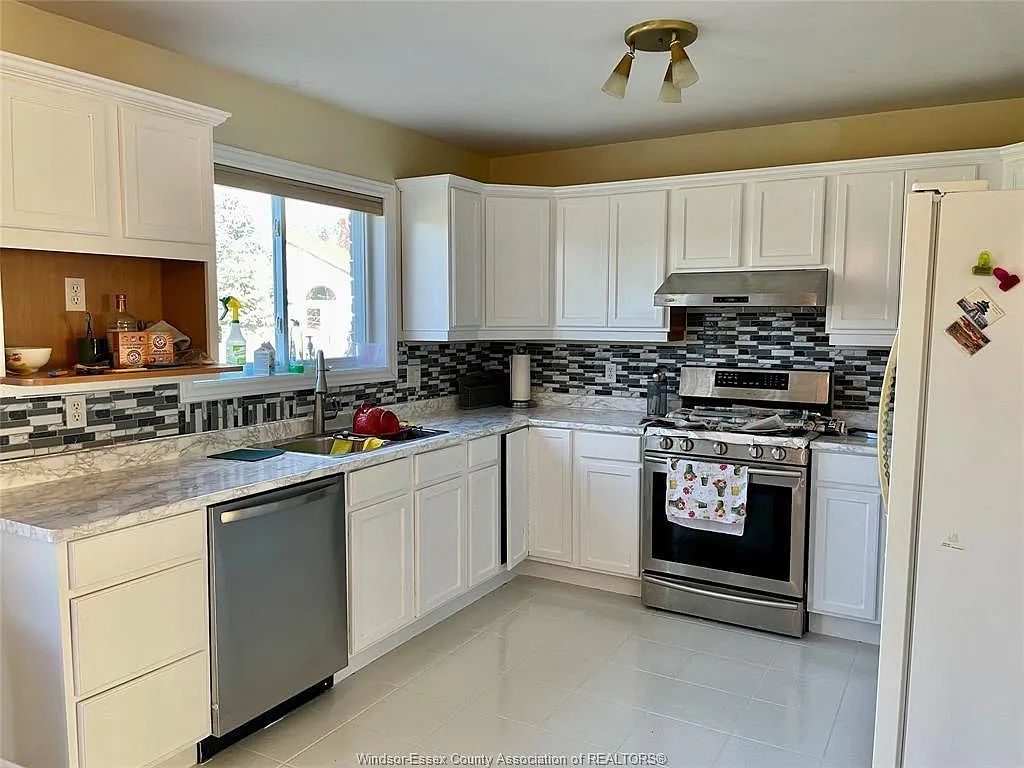 6 bed, 3.5 bath, $3,500 — Photo 2