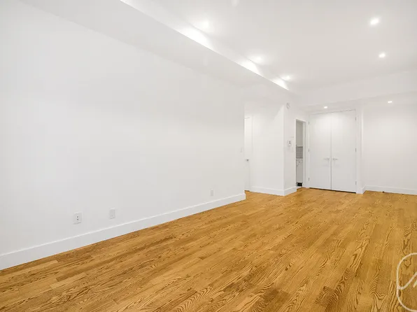 304 East 20th Street image 2 of 8