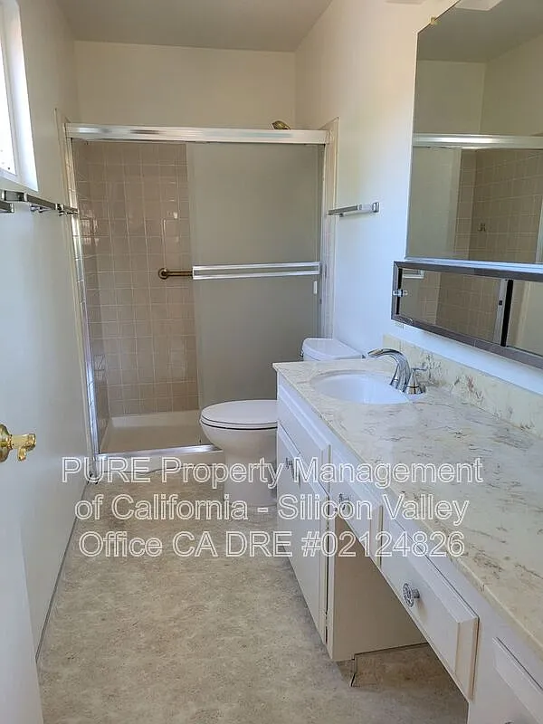 3 bed, 2.5 bath, 2900 sqft, $7,500 — Photo 2
