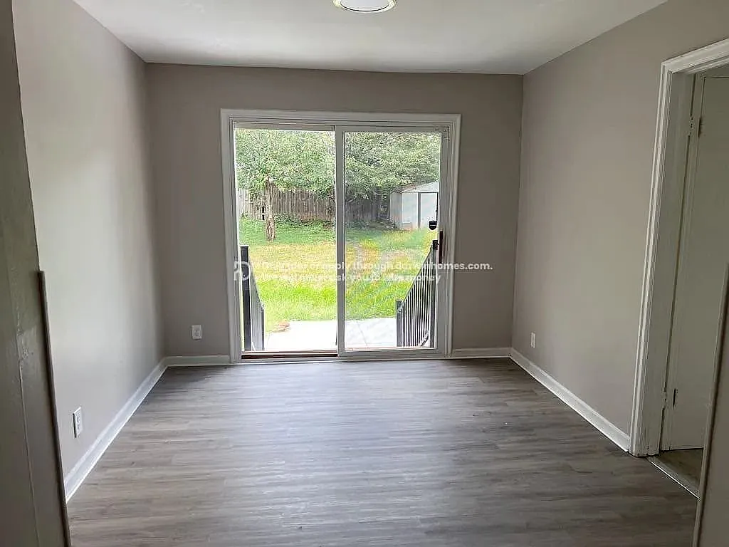 2 bed, 1.0 bath, 946 sqft, $1,425 — Photo 4