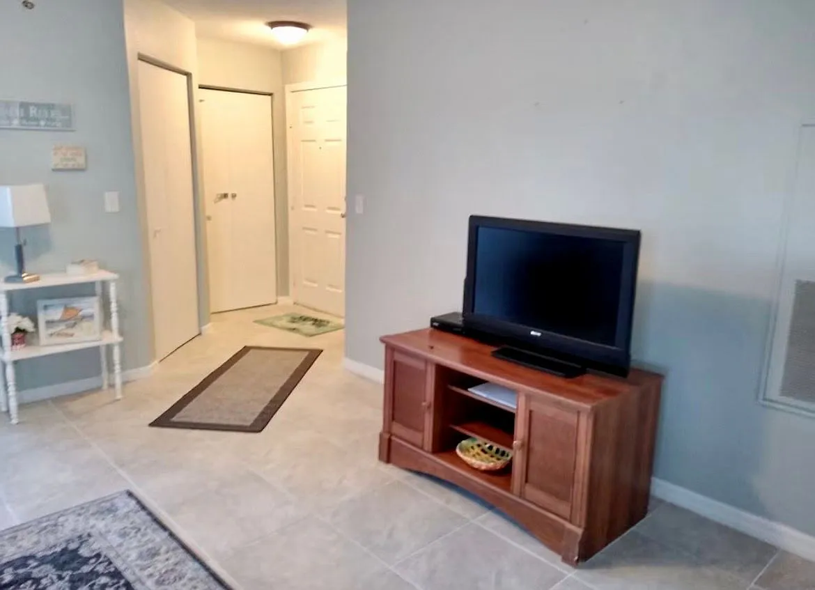 2 bed, 2.0 bath, $1,800 — Photo 3