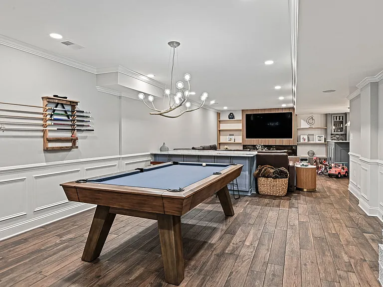 Pool table stays