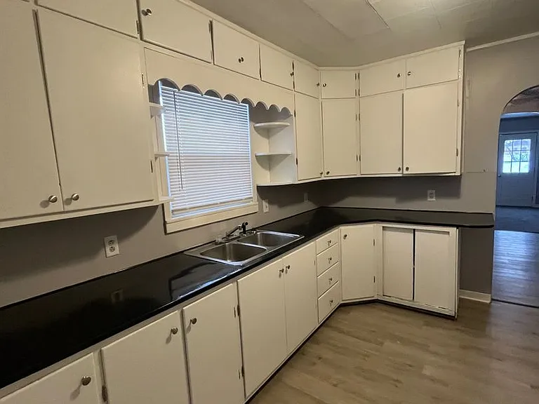 924 N Stevens St — Photo 11