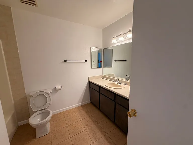 1001 Frank Ln — Photo 10