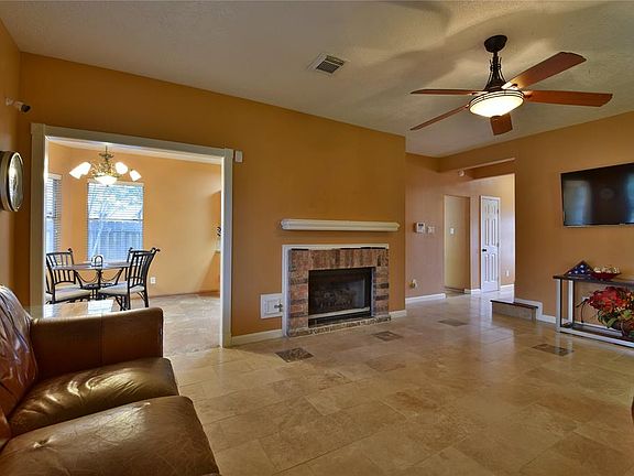 5th image of 1126 Woodchase Dr