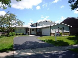 602 W Tanglewood Dr, Arlington Heights, IL 60004