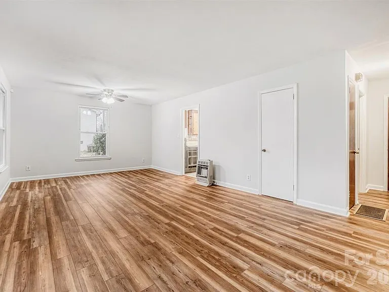 3728 Seaforth Dr — Photo 3