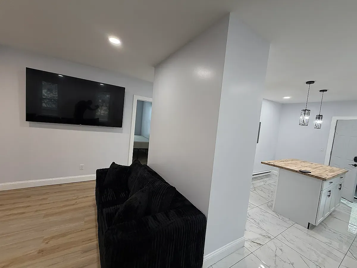 4 bed, 1300 sqft, $3,300 — Photo 3