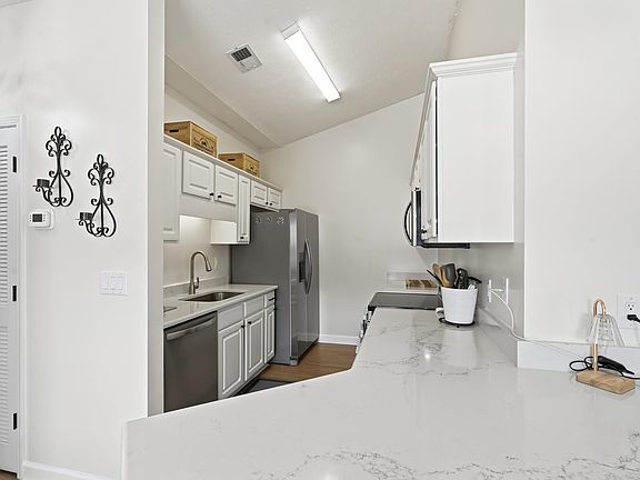 4th image of 155 Westhaven Dr. #14-H