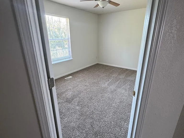 2681-2683 E Oakbrook Dr — Photo 13