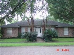 1135 E Lynne St, Gonzales, LA 70737