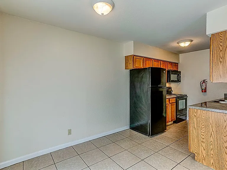 Taylor Way Apartments — Photo 7