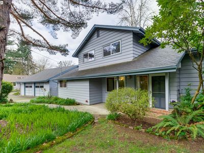 8825 SW White Pine Ln, Portland, OR, 97225