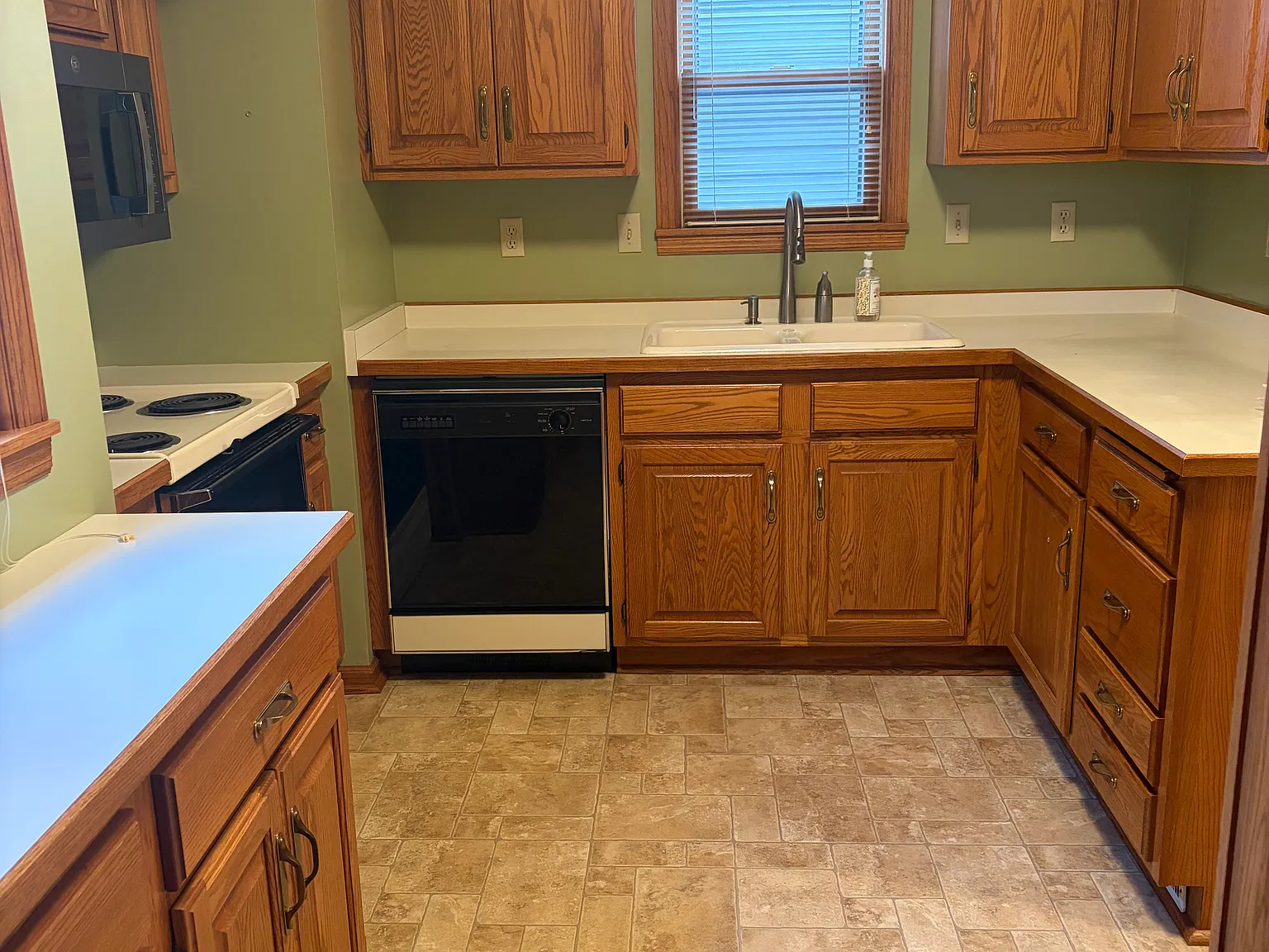3 bed, 1488 sqft, $2,200 — Photo 4