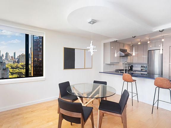 3rd image of 30 W 61st St APT 20F
