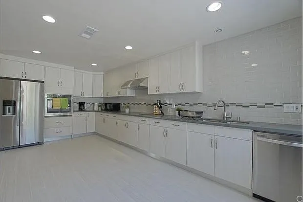 Charloma Dr, Tustin — Photo 3