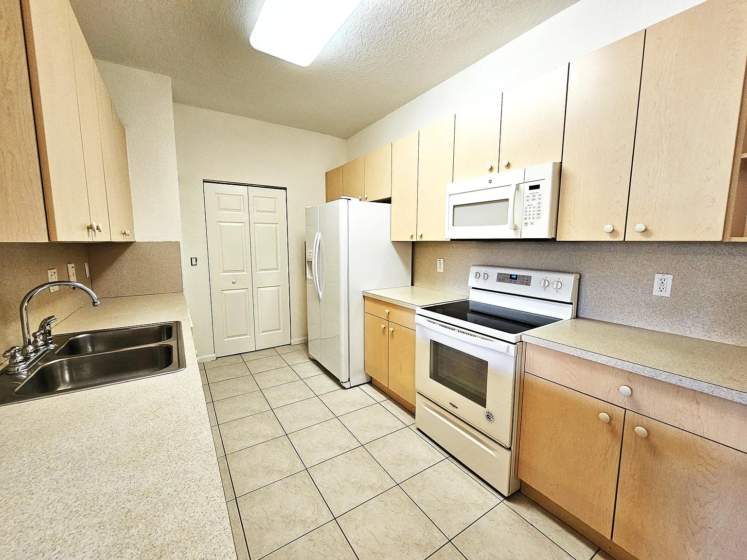 3569 Forest Hill Blvd — Photo 4