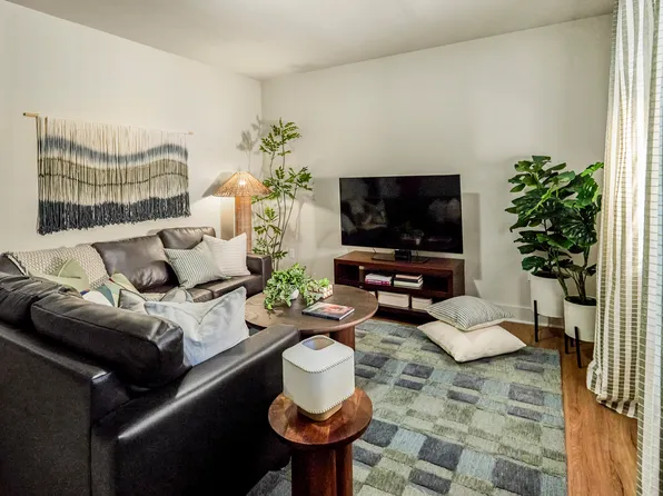 Hannah Townhomes & Lofts