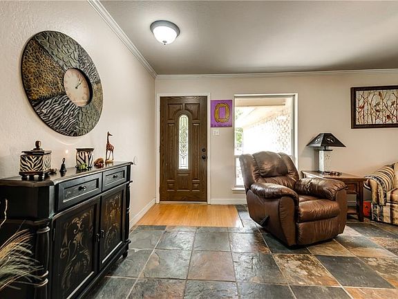 5th image of 409 Heather Dr