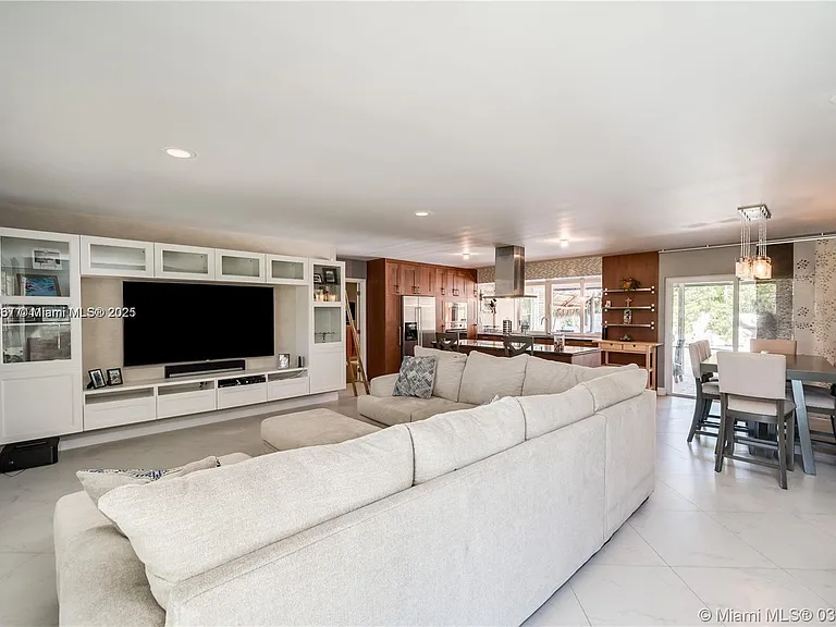 1309 Funston St — Photo 4