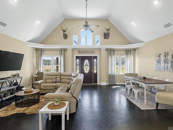 4th image of 848 Sandy Ford Rd