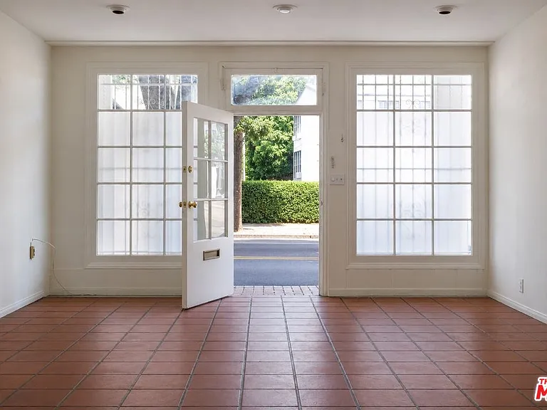 2120 N Cahuenga Blvd — Photo 2