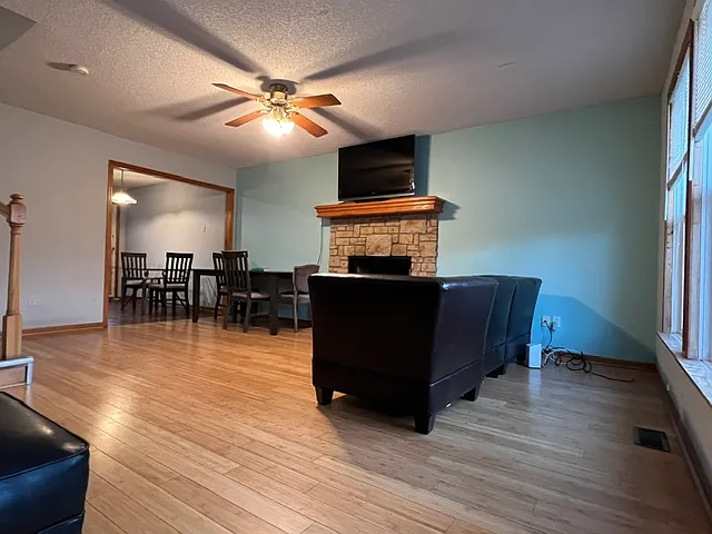 1371 N Harvey Dr — Photo 3