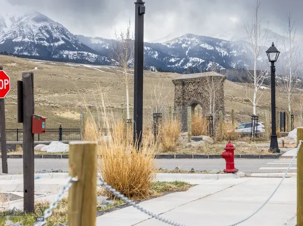 232 Park St, Gardiner, MT 59030