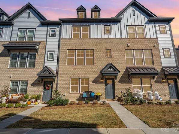 207 Maidstone Trl, Charlotte, NC 28211