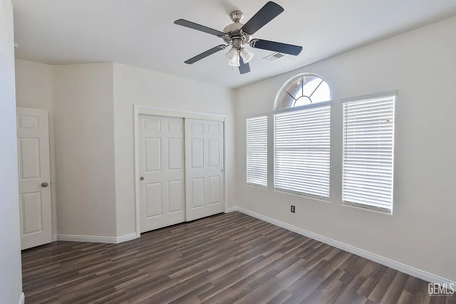 4 bed, 2541 sqft, $3,210 — Photo 4