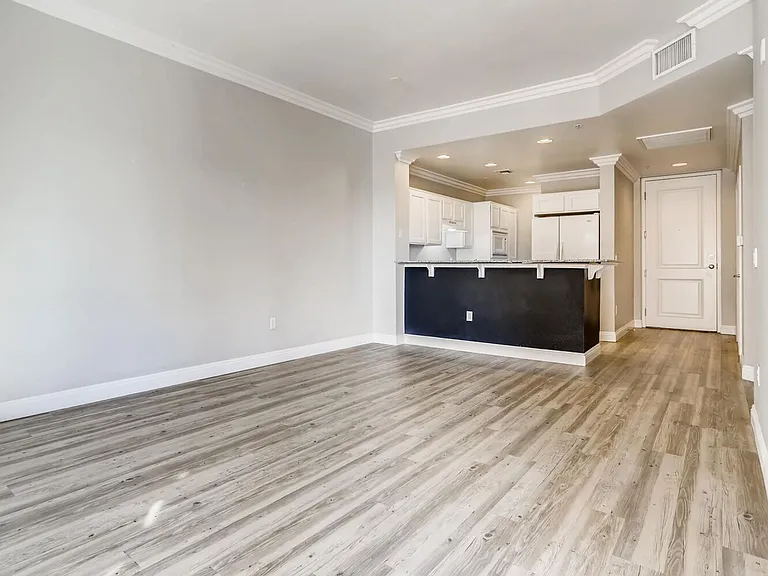 19 E Agate Ave #501 — Photo 3