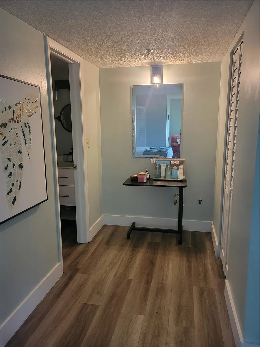 Building Photo - 3940 Inverrary Blvd #407-A