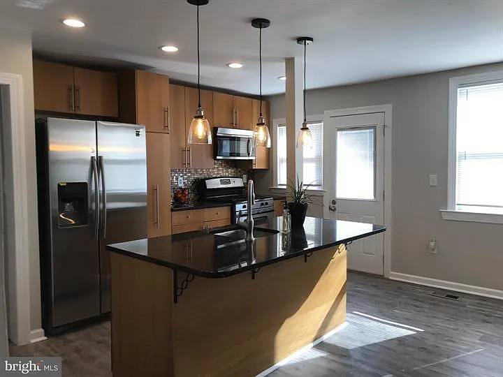 1003 E Lake Avenue — Photo 4